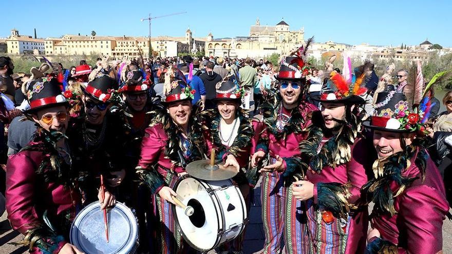 Fiesta del Carnaval en el Puente Romano durante la edición de 2020.