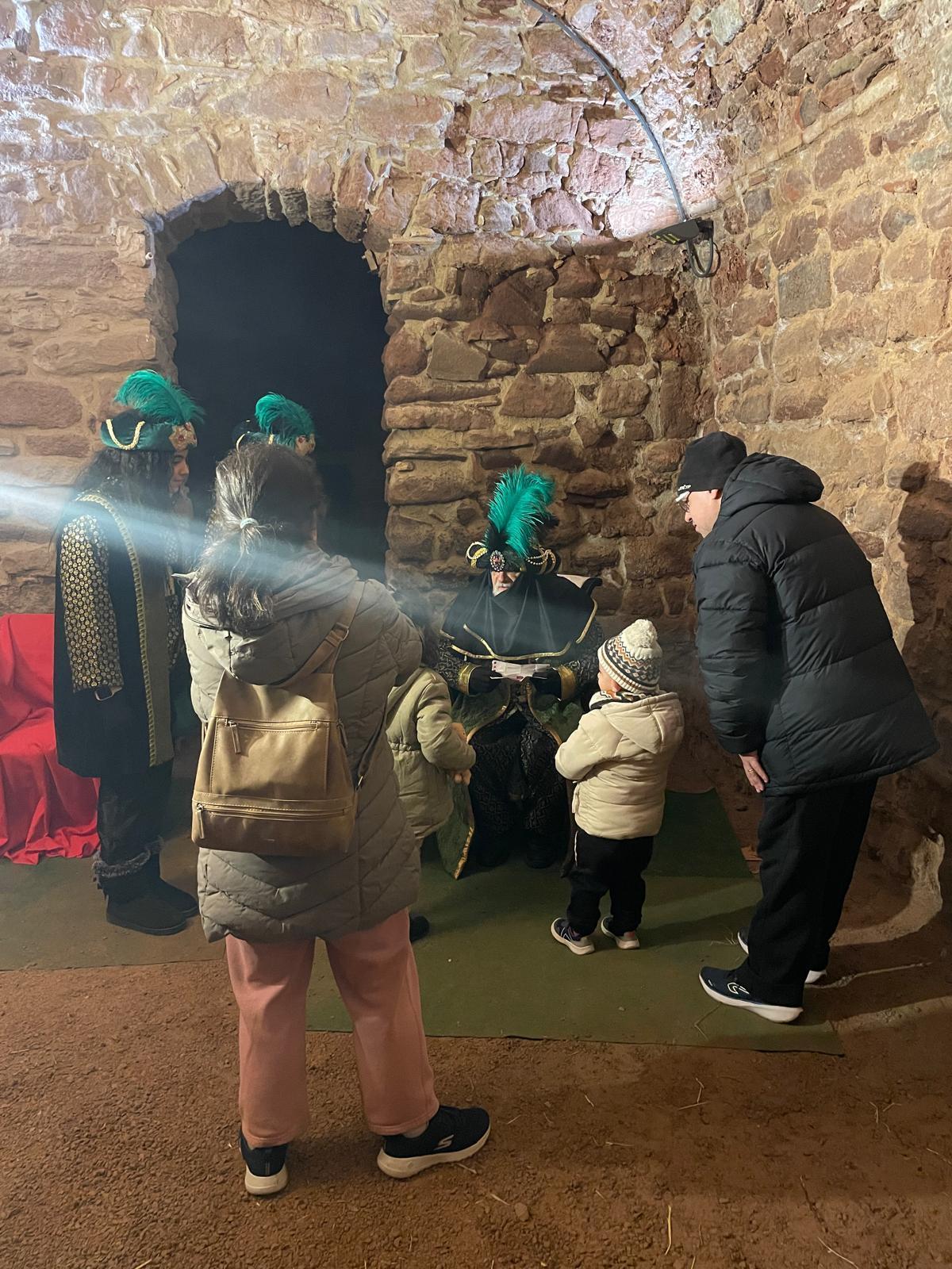 El Patge Reial atenen dos infants en la seva estada a Can Font