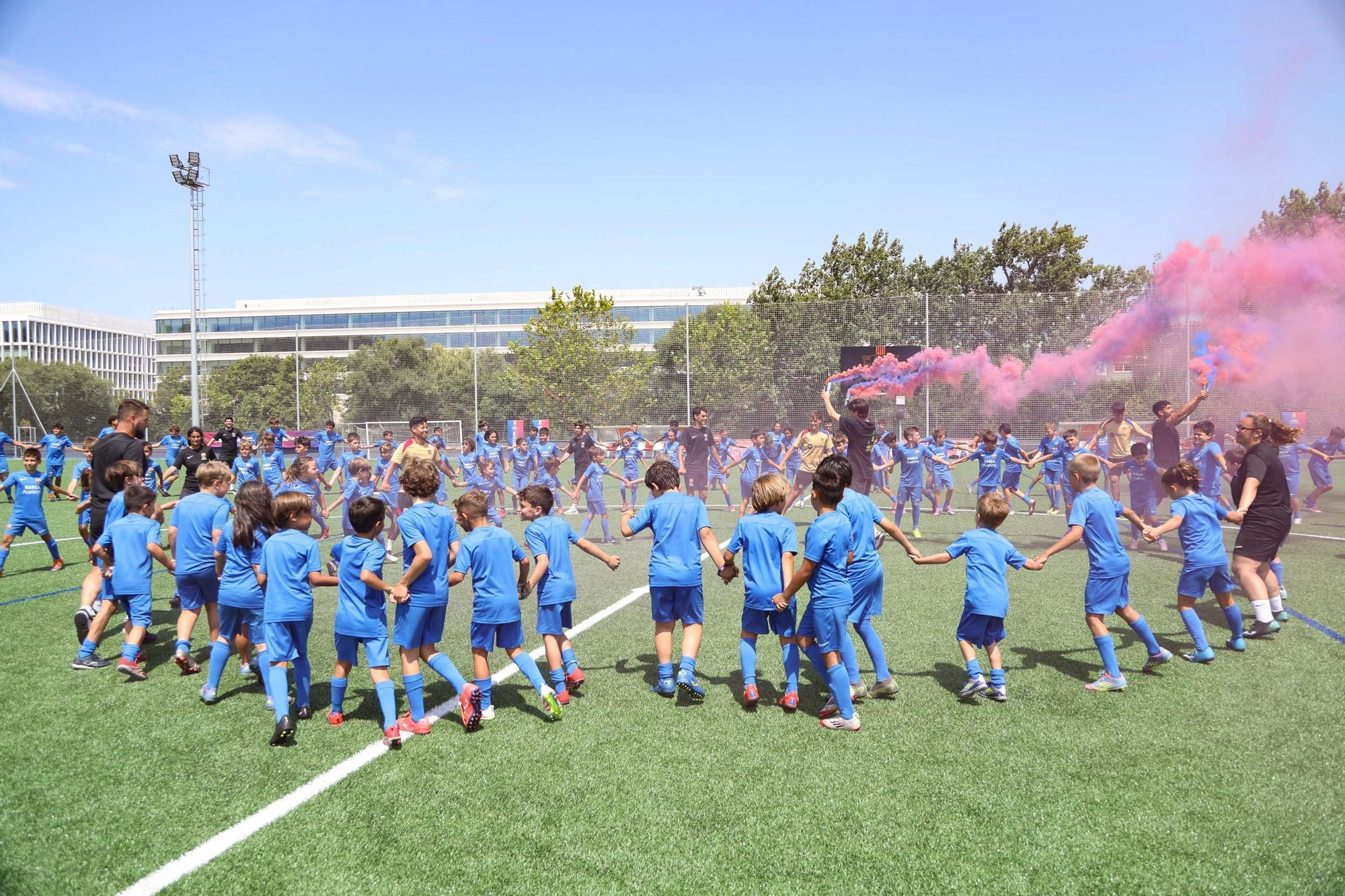 Casi 200 niños acuden a un campus del Barça en Arteixo