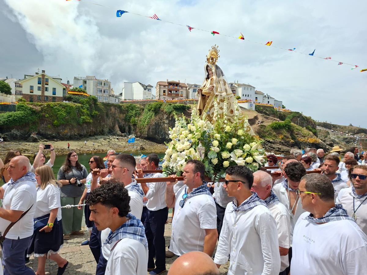 EN IMÁGENES: Tapia de Casariego, a rebosar en la procesión del Carmen