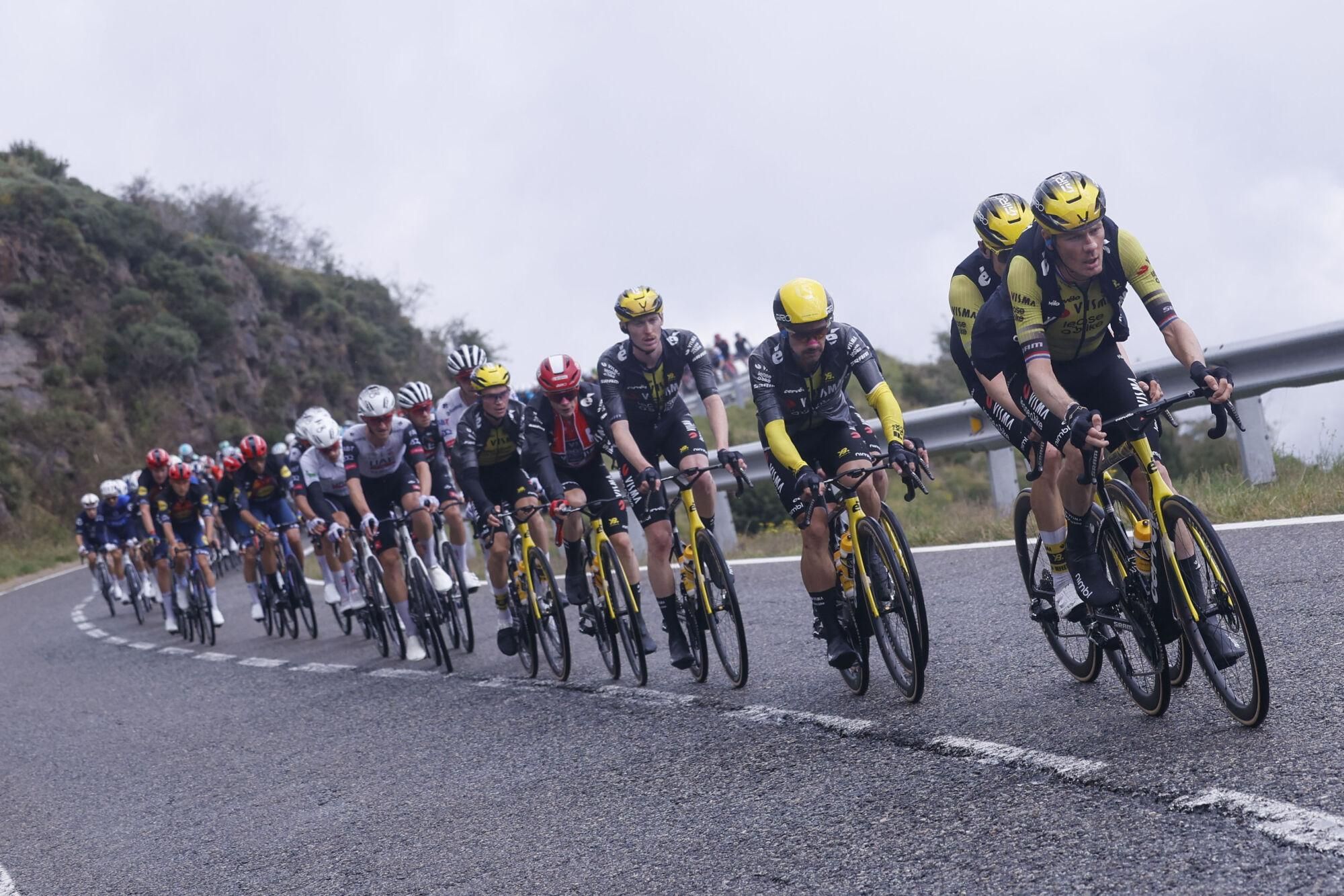 The pack competes in the sixth stage of La Vuelta A Espana cycling tour between Catalonian town of Olot, northeastern Spain and Pal, in Andorra. 28 August 2025. The stage covers 171 km. EFE/ Javier Lizon