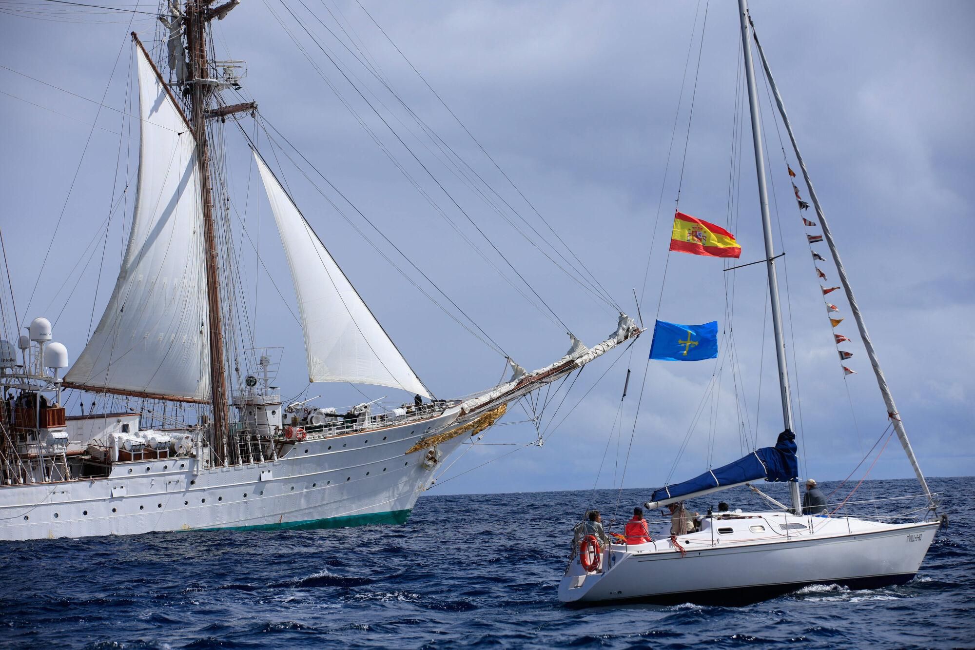 En IMÁGENES: Así fue la despedida de Leonor y el "Elcano" de El Musel en Gijón, con la Princesa maniobrando en el buque escuela