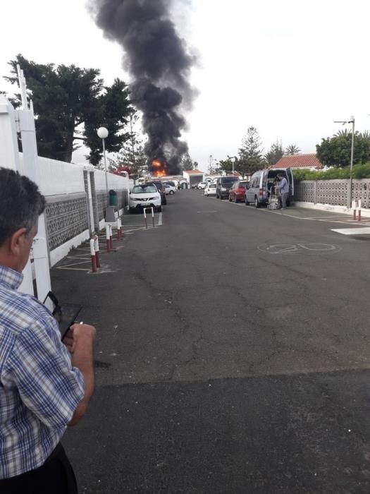 Incendio en el complejo de Bungalows 'Los Arcos' de Playa del Inglés