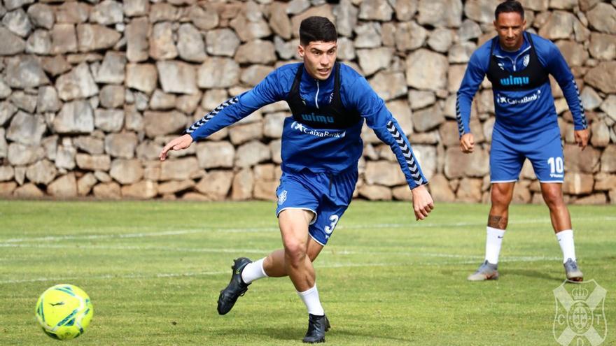 Ethyan ‘asciende’ al primer equipo del CD Tenerife