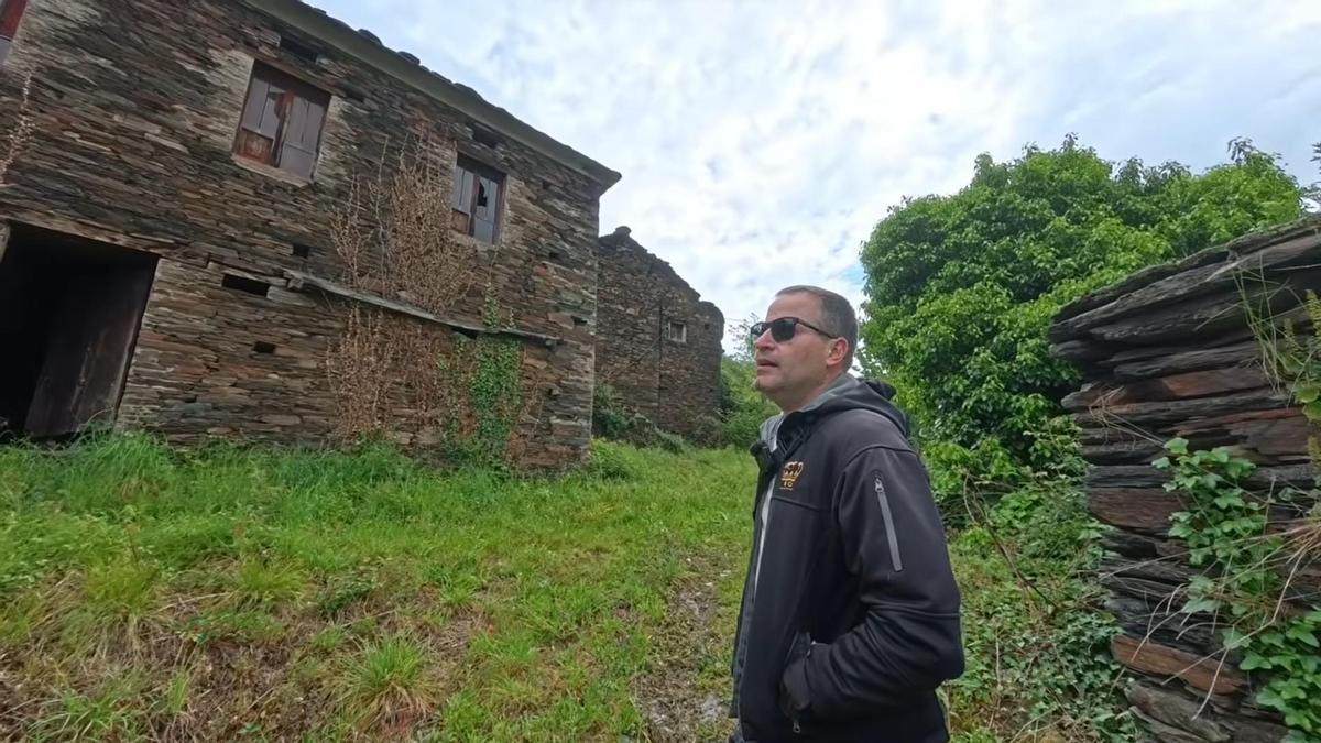 Álvaro en su pueblo de Asturias