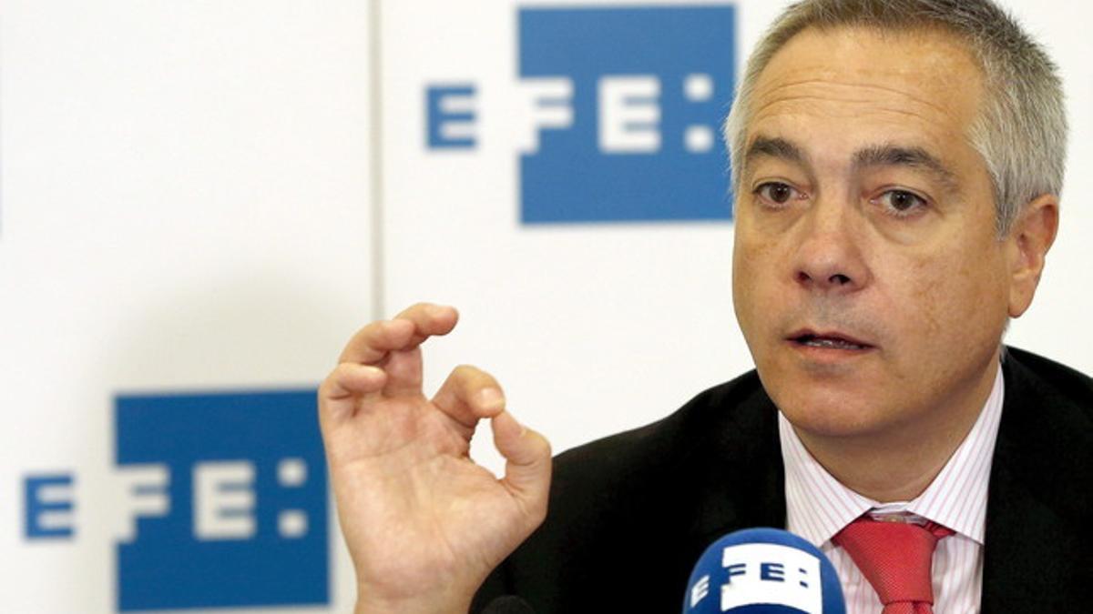 El candidato del PSC, Pere Navarro, durante su participación en el ciclo de ruedas de prensa que organiza la agencia Efe, el lunes.