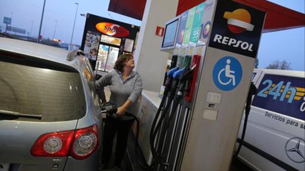 El IPC suma su novena tasa negativa tras subir en diciembre hasta el -0,5% por la luz y la gasolina