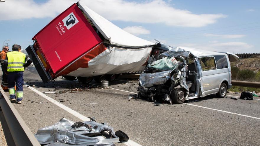 Estado en el que quedaron los vehículos implicados en el accidente.