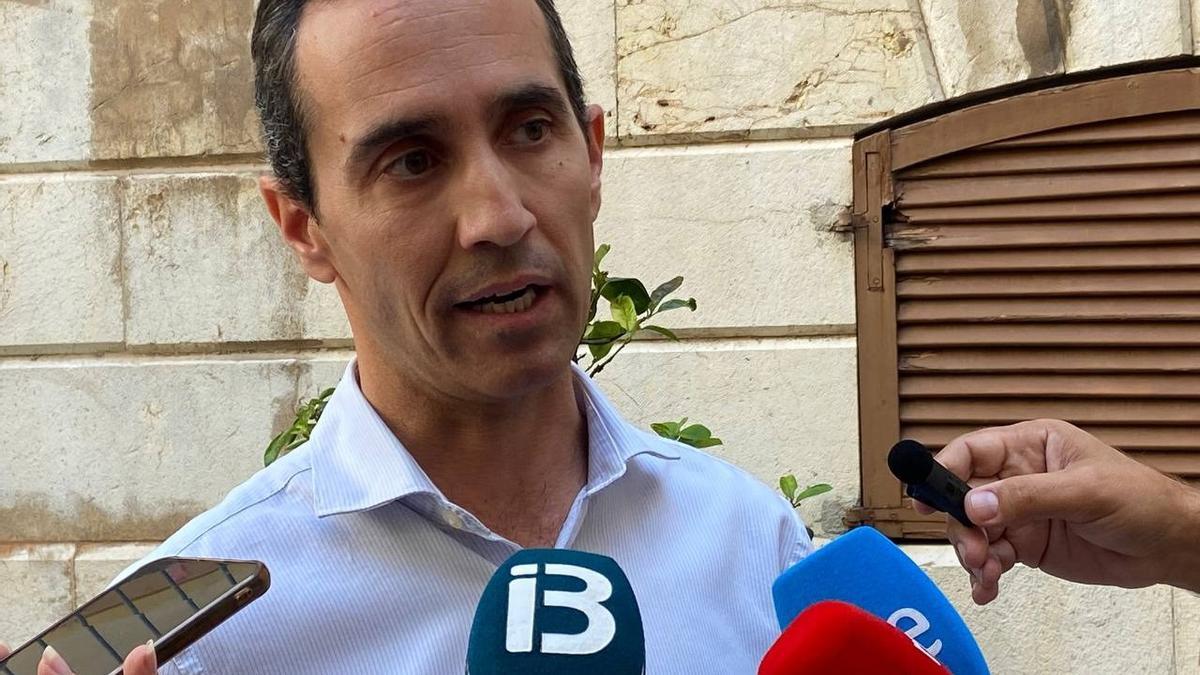 El presidente del IMAS, Guillermo Sánchez