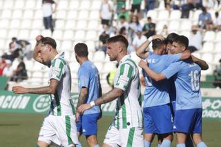 Un Córdoba CF lento y justo de ideas cae ante el Alcoyano