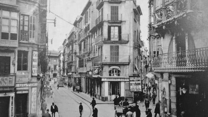 A la derecha, la calle dels Bastaixos, hoy Jaume II, en 1920.