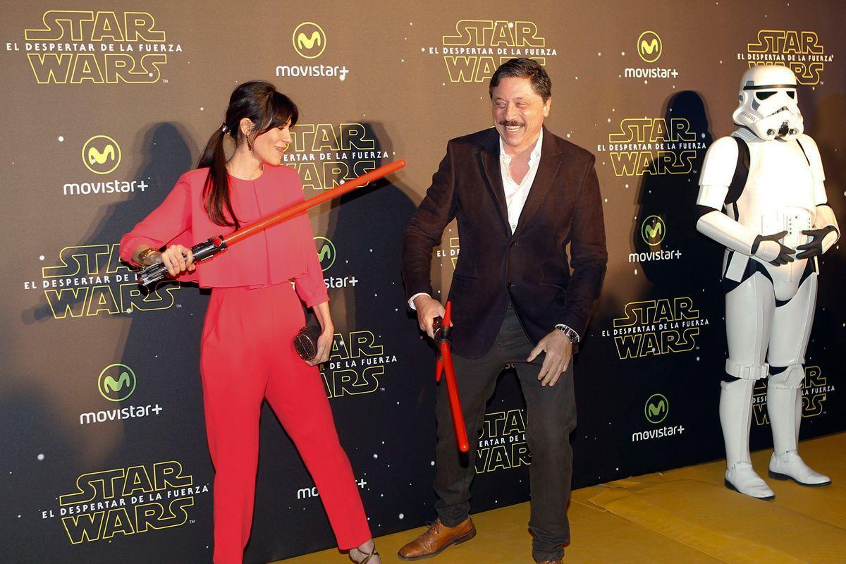 Cecilia Gessa y Carlos Bardem en el estreno en Madrid de 'Star Wars: El despertar de la Fuerza'