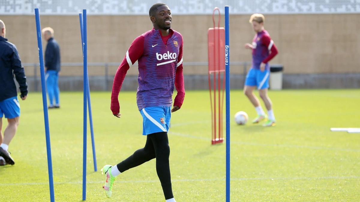 El jugador del FC Barcelona Ousmane Dembélé en un entrenamiento con el equipo blaugrana en noviembre de 2021.