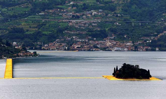 Floating piers