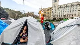 Los sindicatos educativos alertan de que en el 70% de desahucios en Barcelona hay menores en edad escolar