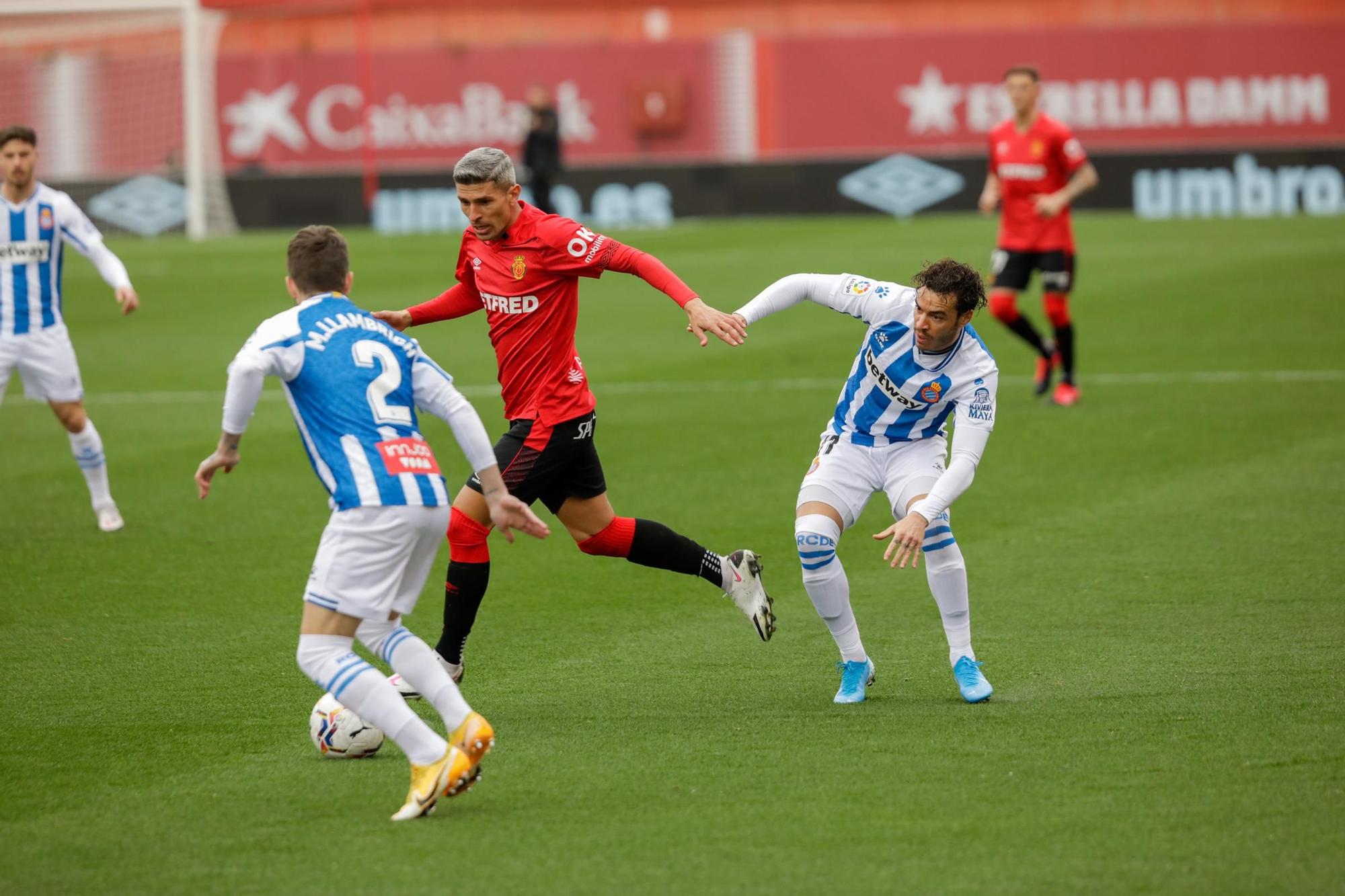 El Mallorca perdona al Espanyol y pierde