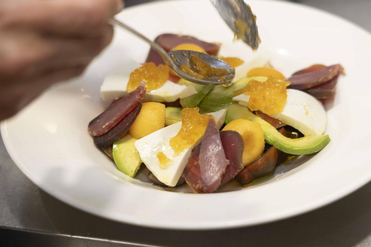 La Taverna Tres14 mantiene viva la cocina de barca de la Vila