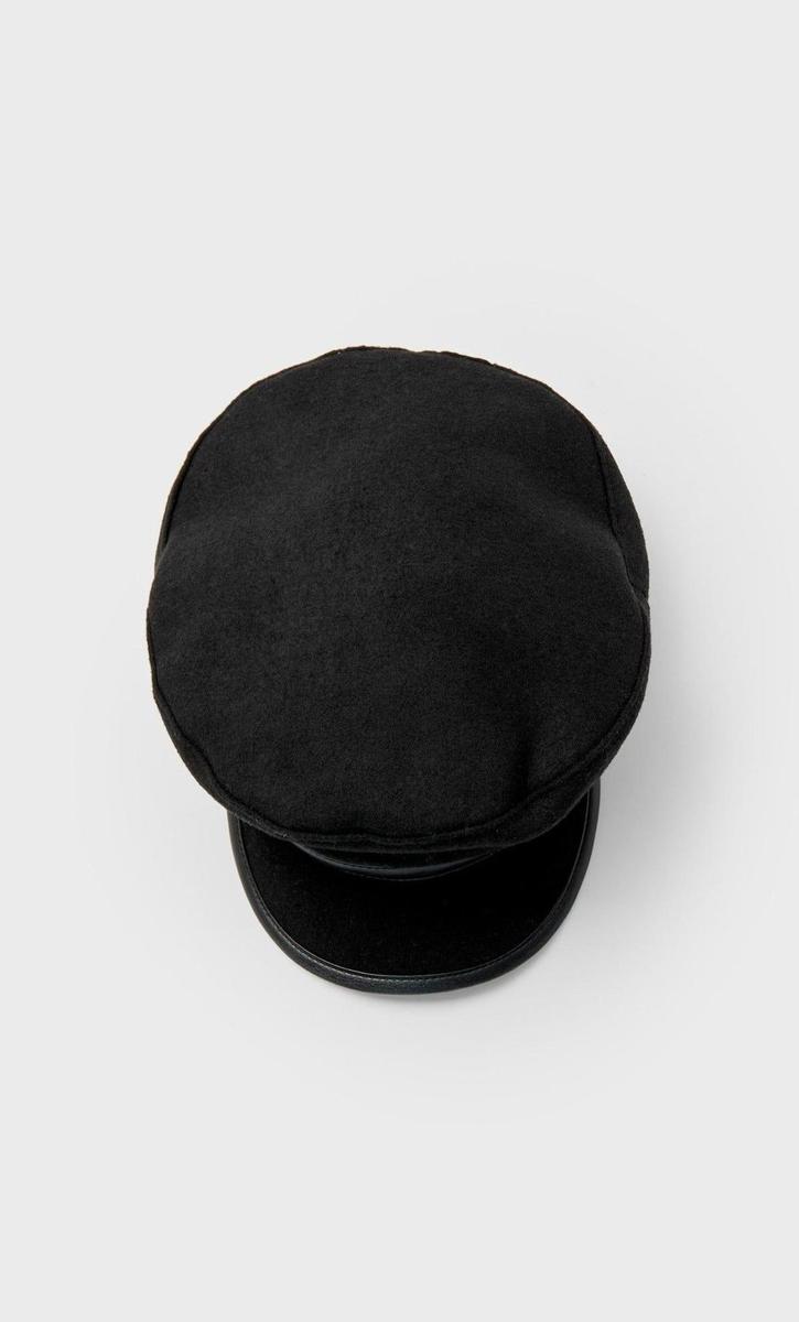 Gorra marinera, de Stradivarius (12,99 euros)