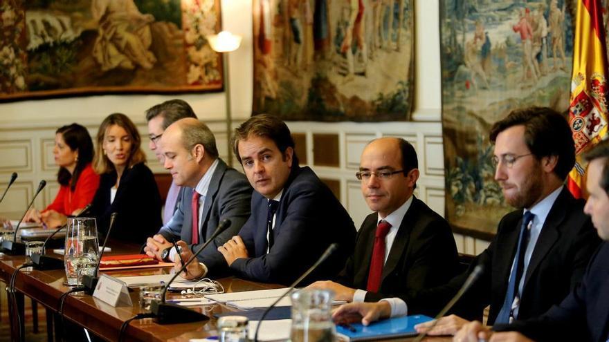 El club de la aristocracia se renueva: Lasso de la Vega, clave en la aplicación del 155, nuevo decano, y Alfonsín, consejero