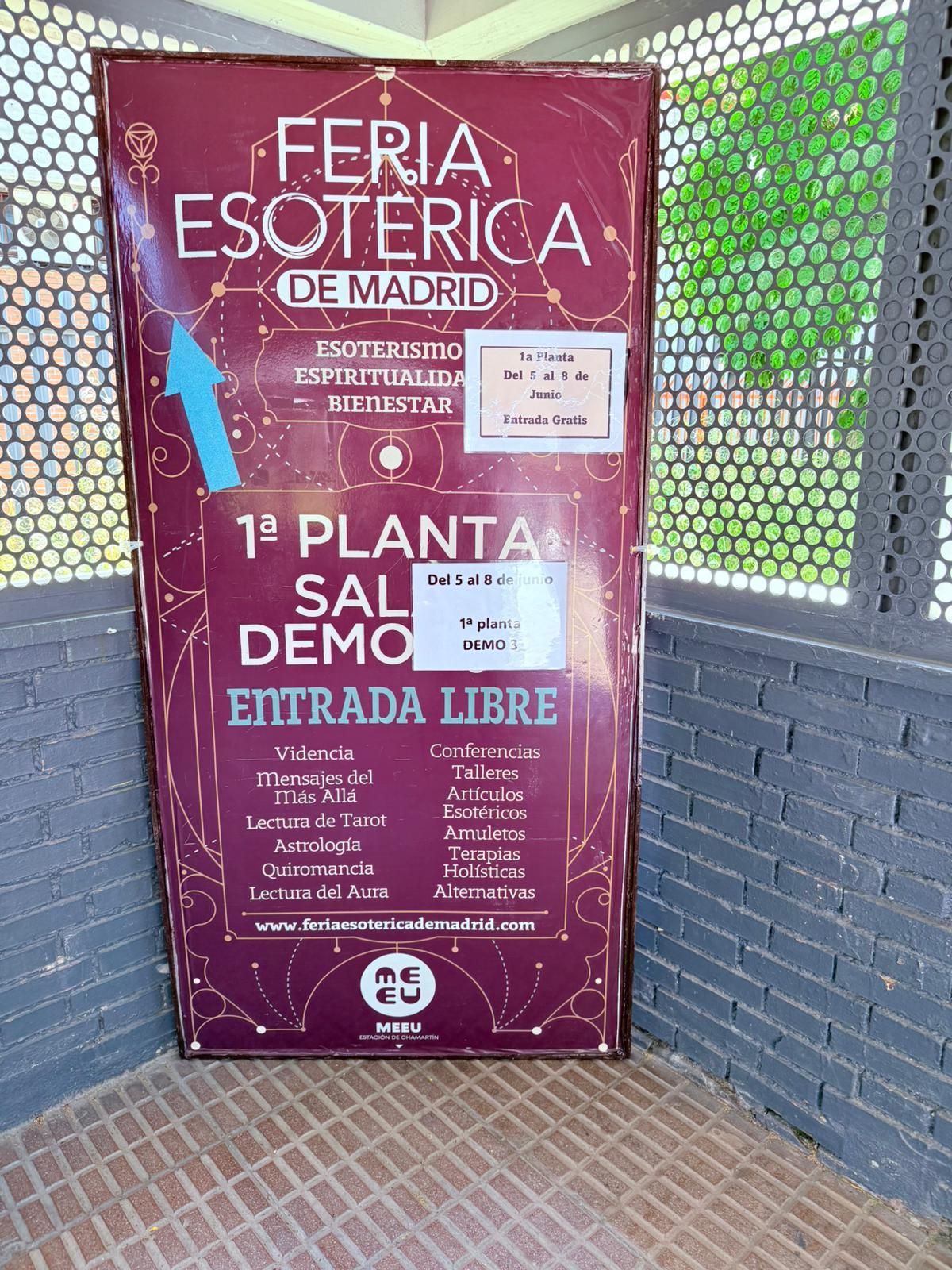 En la Feria Esotérica se ofertan "mensajes del más allá" o "lectura del aura"