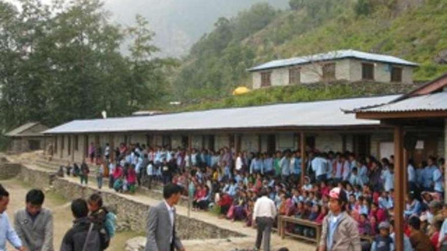 Guardias civiles y militares buscarán en Nepal a los 35 españoles desaparecidos