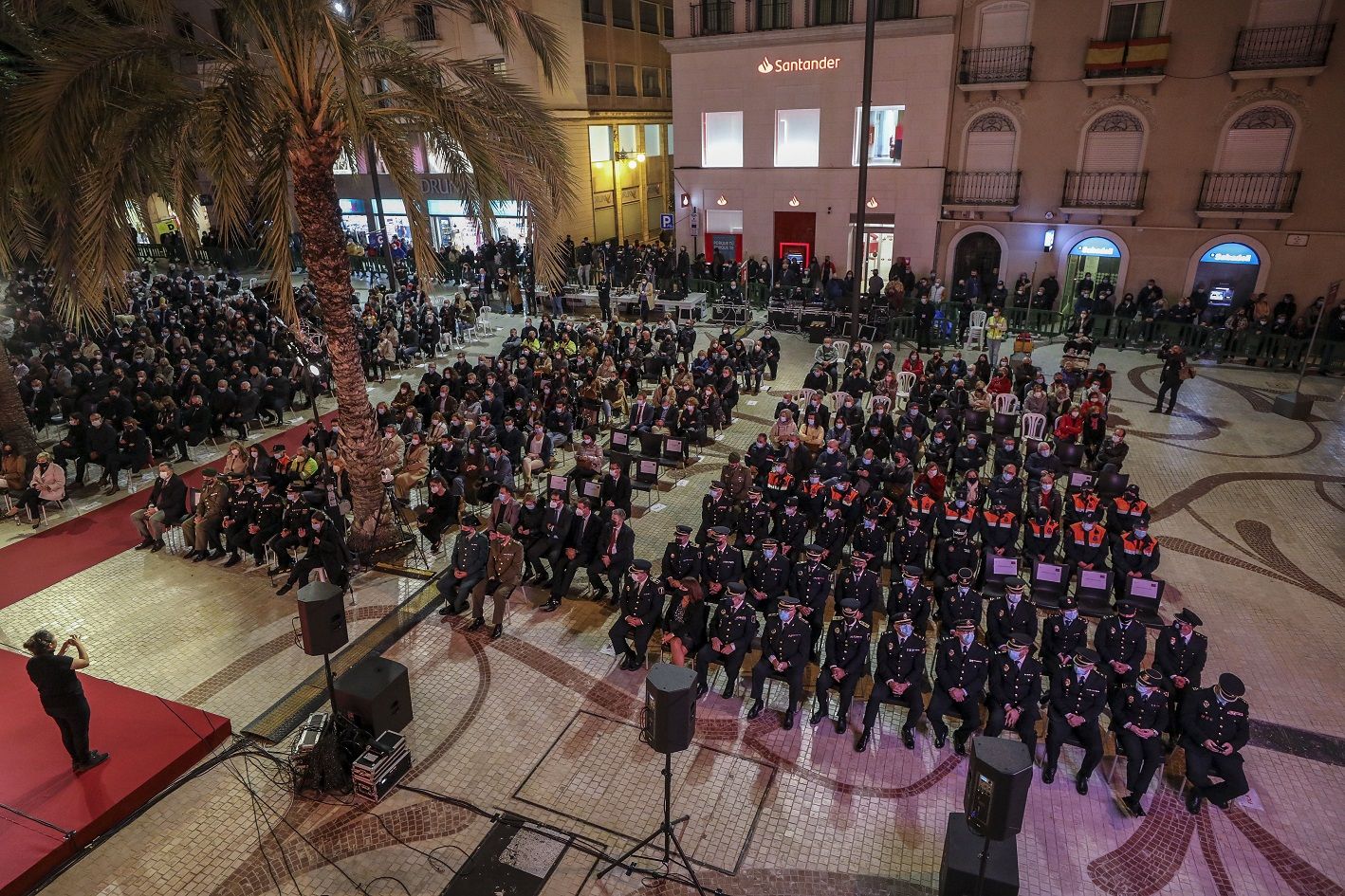 Así ha sido el homenaje a las víctimas del covid en Elche