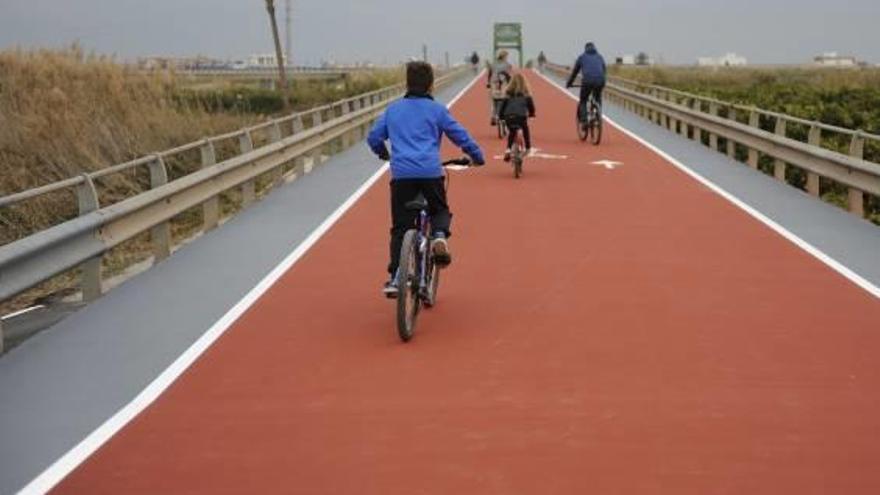 La rehabilitación del puente centenario lo ha convertido en una vía ciclista y peatonal.