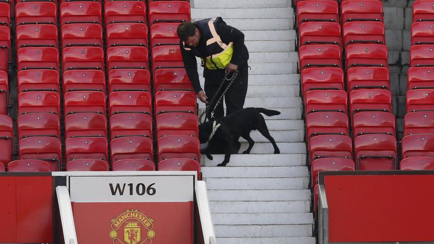 La presencia de un paquete sospechoso obliga a evacuar el estadio de Old Trafford