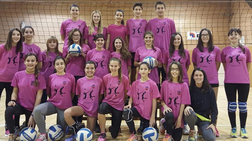 Les primeres jugadores del Club Volei Gironella.