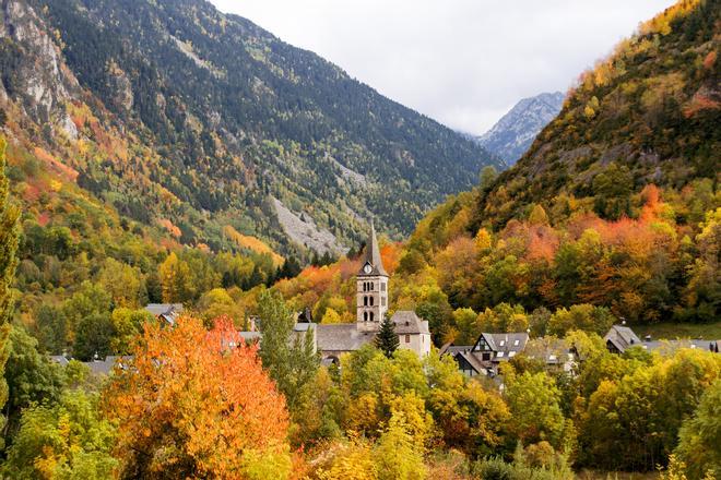 En el Valle de Arán los colores del otoño desbordan el paisaje.