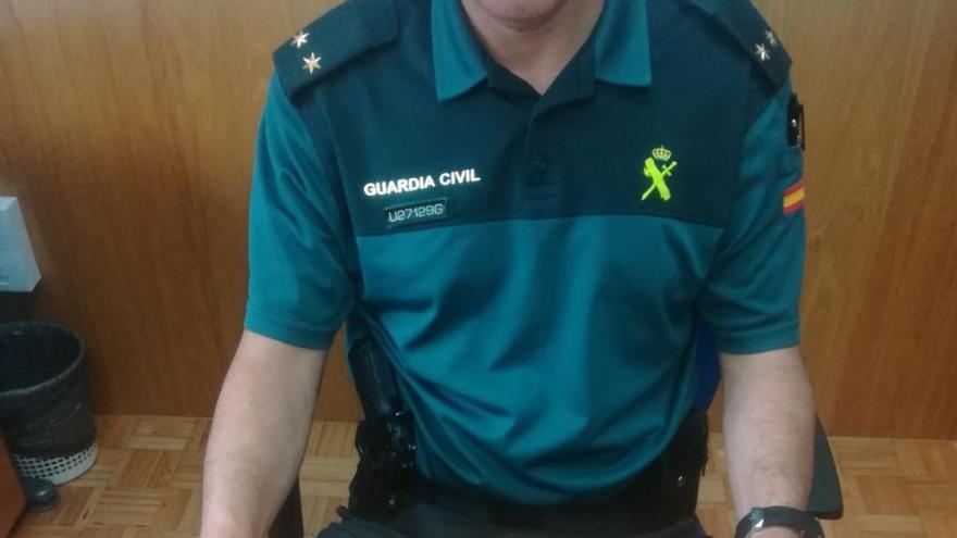 Pistola de fogueo y cartuchos incautados por la Guardia Civil de Lalín.