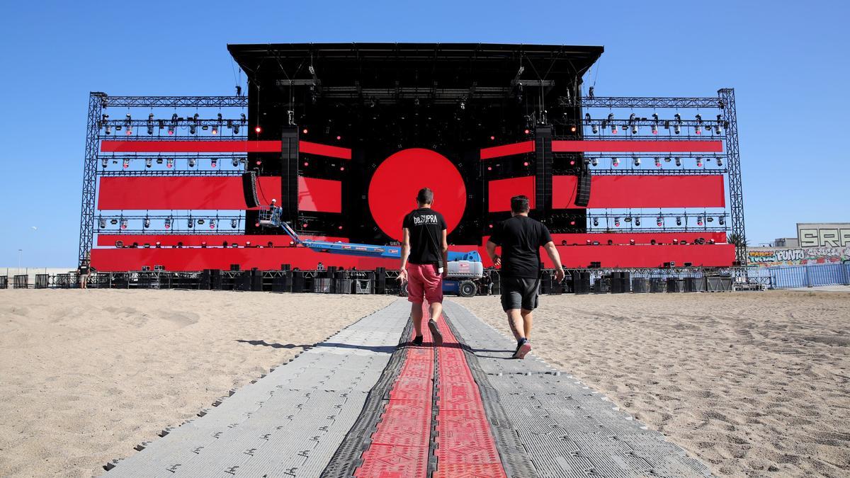 BARCELONA 01/07/2022 Icult. Terrenos donde se está montando el festival Beach que no está claro que se pueda hacer Zona forum Parc de la Pau de Sant Adrià FOTO de ELISENDA PONS