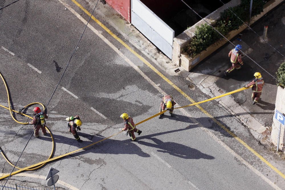 Incendi d''una nau a Sant Feliu de Guíxols prop de la sala Las Vegas.