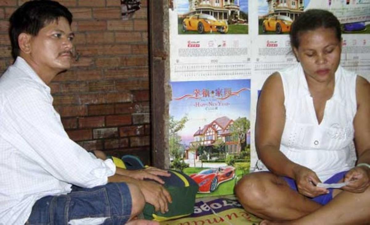 Thach, fill d’un soldat americà blanc i de mare vietnamita, al costat de la seva dona Kieu, filla d’un soldat americà negre. Els vietnamites fills de soldats nord-americans que van participar a la Guerra del Vietnam viuen en la marginalitat, suportant burles dels seus veïns pel seu aspecte i vetats dels llocs de treball públics.