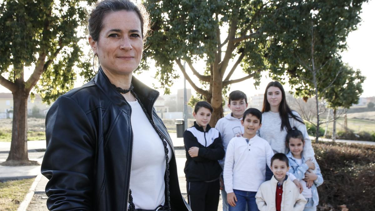 Patricia Cordero junto a sus hijos, a falta de su hija mayor.
