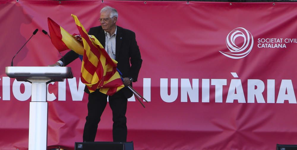 Milers de persones es manifesten a favor de la unitat d'Espanya a Barcelona