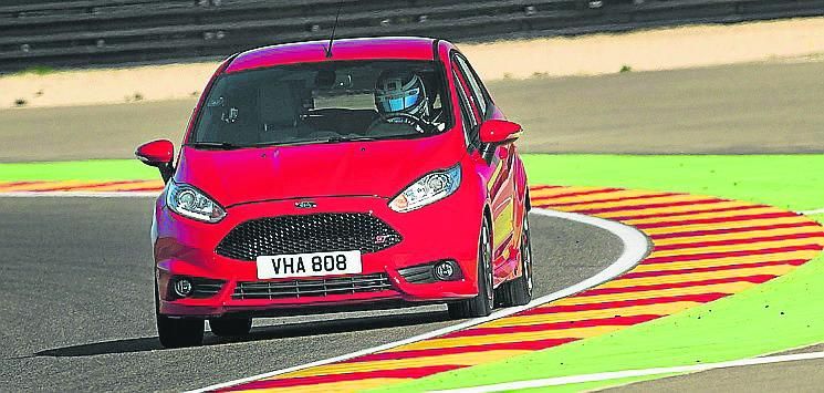 Ford, el poder del óvalo en circuito