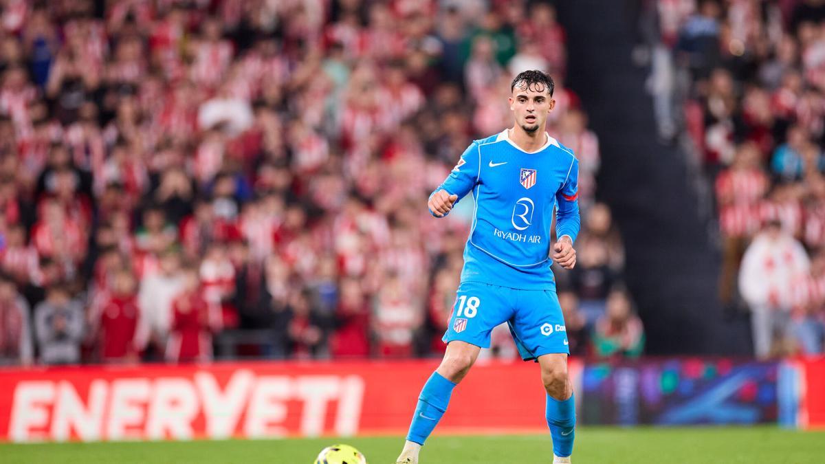 Marc Pubill of Atletico de Madrid in action during the LaLiga EA Sports match between Athletic Club and Atletico de Madrid at San Mames on December 6, 2025, in Bilbao, Spain. AFP7 06/12/2025 ONLY FOR USE IN SPAIN. Ricardo Larreina / AFP7 / Europa Press;2025;SPAIN;SPORT;ZSPORT;SOCCER;ZSOCCER;Athletic Club v Atletico de Madrid - LaLiga EA Sports;