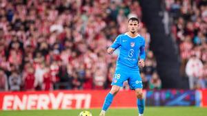 Marc Pubill of Atletico de Madrid in action during the LaLiga EA Sports match between Athletic Club and Atletico de Madrid at San Mames on December 6, 2025, in Bilbao, Spain. AFP7 06/12/2025 ONLY FOR USE IN SPAIN. Ricardo Larreina / AFP7 / Europa Press;2025;SPAIN;SPORT;ZSPORT;SOCCER;ZSOCCER;Athletic Club v Atletico de Madrid - LaLiga EA Sports;