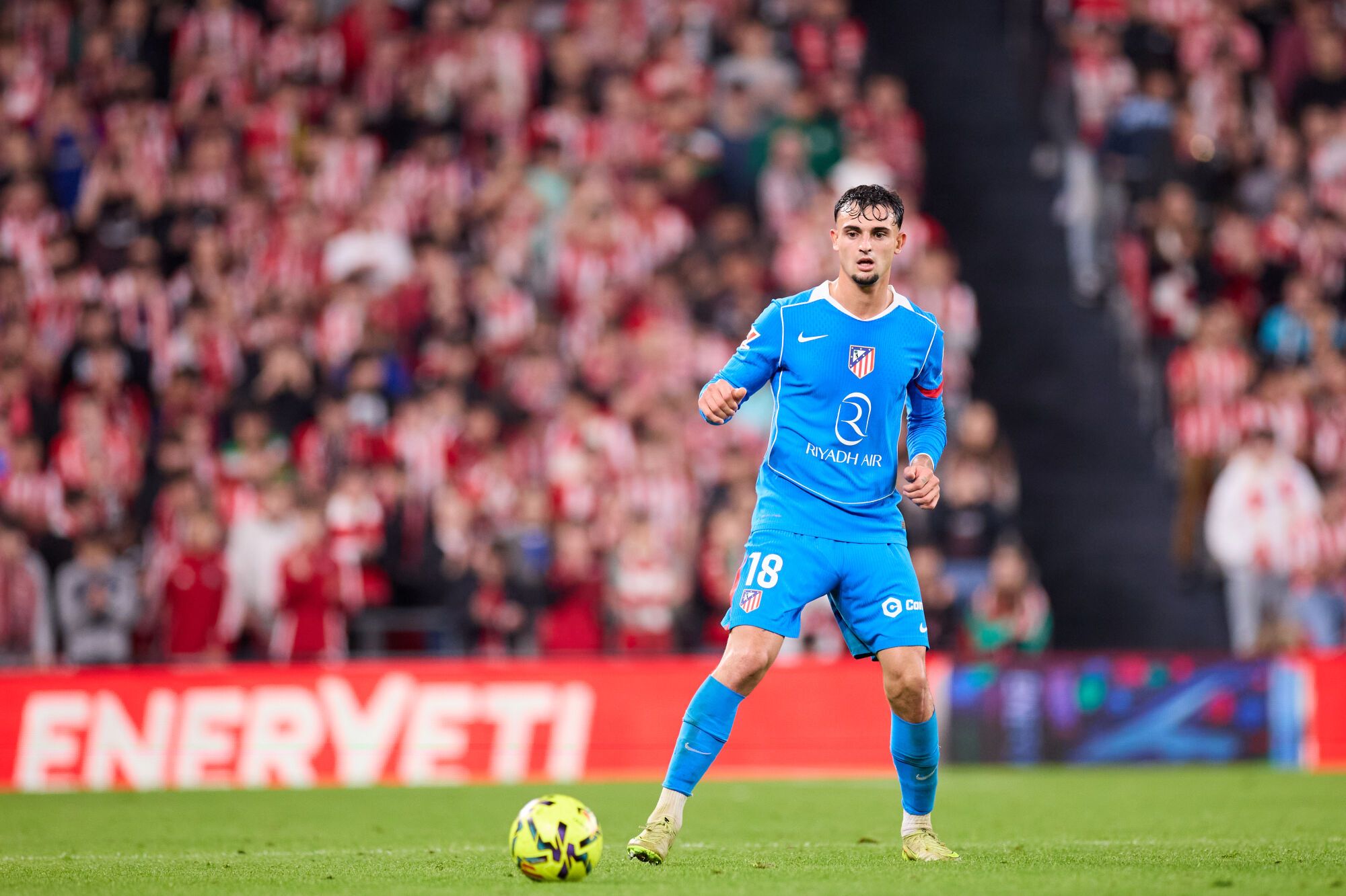 Marc Pubill of Atletico de Madrid in action during the LaLiga EA Sports match between Athletic Club and Atletico de Madrid at San Mames on December 6, 2025, in Bilbao, Spain. AFP7 06/12/2025 ONLY FOR USE IN SPAIN. Ricardo Larreina / AFP7 / Europa Press;2025;SPAIN;SPORT;ZSPORT;SOCCER;ZSOCCER;Athletic Club v Atletico de Madrid - LaLiga EA Sports;