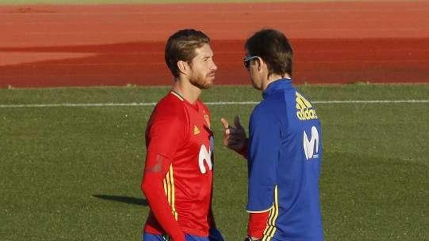 Lopetegui habla con Ramos.