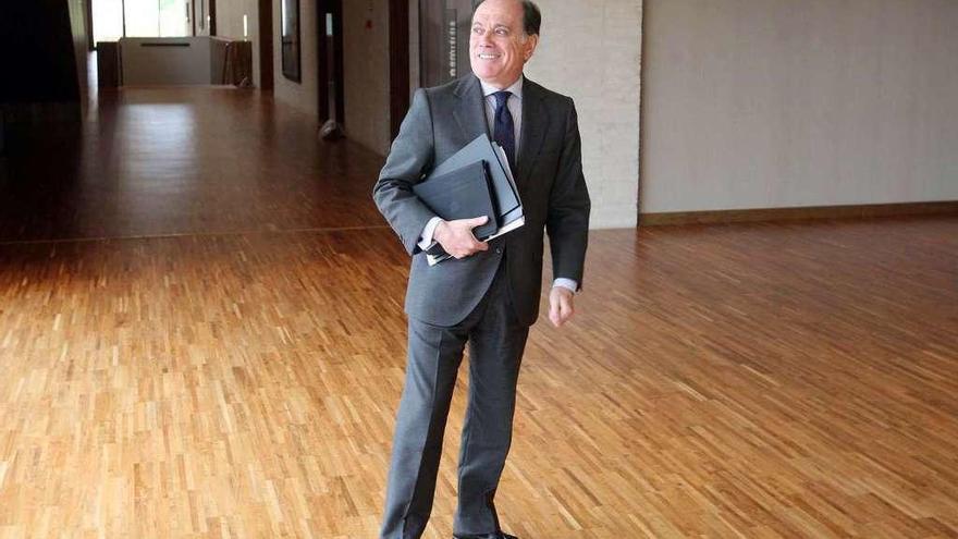 El exconejero de Economía Tomás Villanueva en las Cortes de Castilla y León