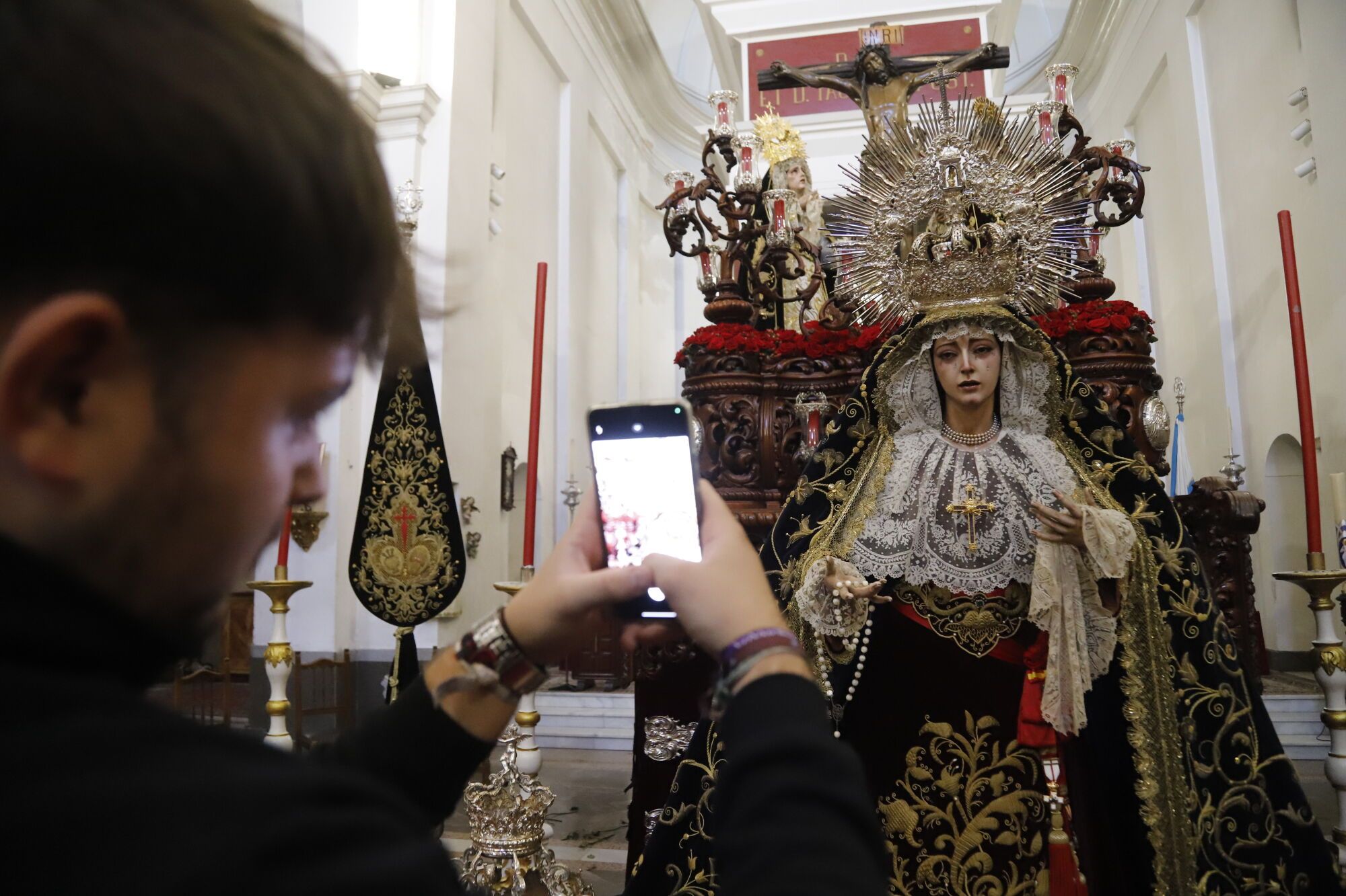Córdoba  Previa y preparativos del Magno Vía Crucis Iglesia de Santiago Hermandad de las Penas de Córdoba