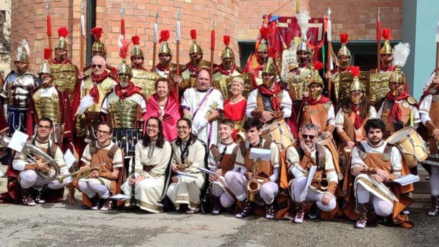 La comitiva romana dels Armats de Manresa desfila a la Fira Passió d’Esparreguera