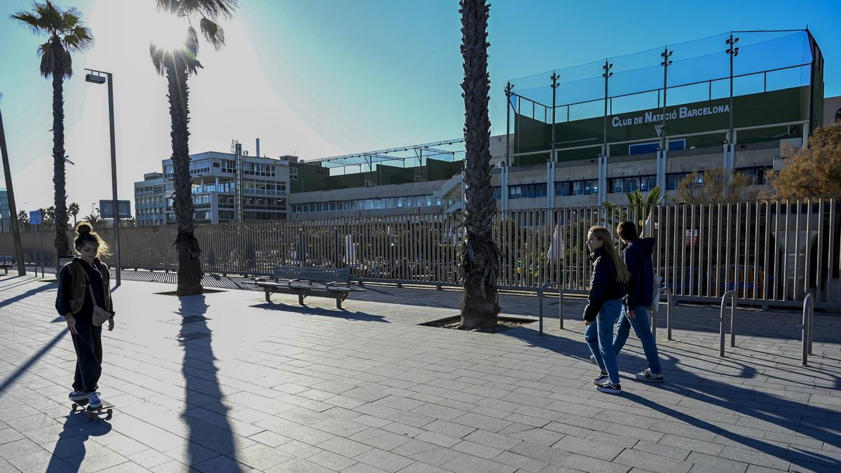 Instalaciones del Club Natació Barcelona desde el paseo marítimo