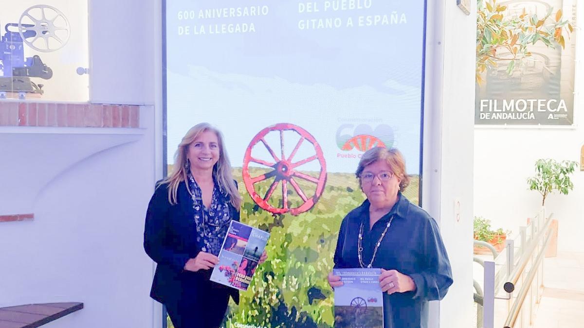 Carmen Santiago y Dolores Sánchez, durante la presentación en la Filmoteca de Andalucía de los actos conmemorativos del 600 aniversario de la llegada del pueblo gitano a España.
