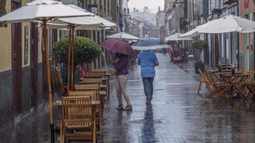 Alerta por lluvia y viento al oeste y temperaturas al alza en Las Palmas