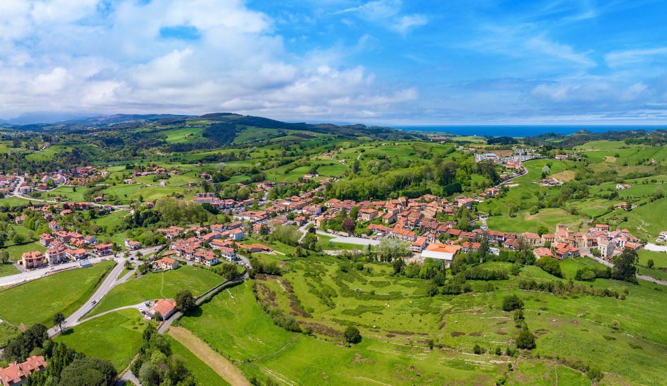 Vista aérea del entorno de Santillana del Mar