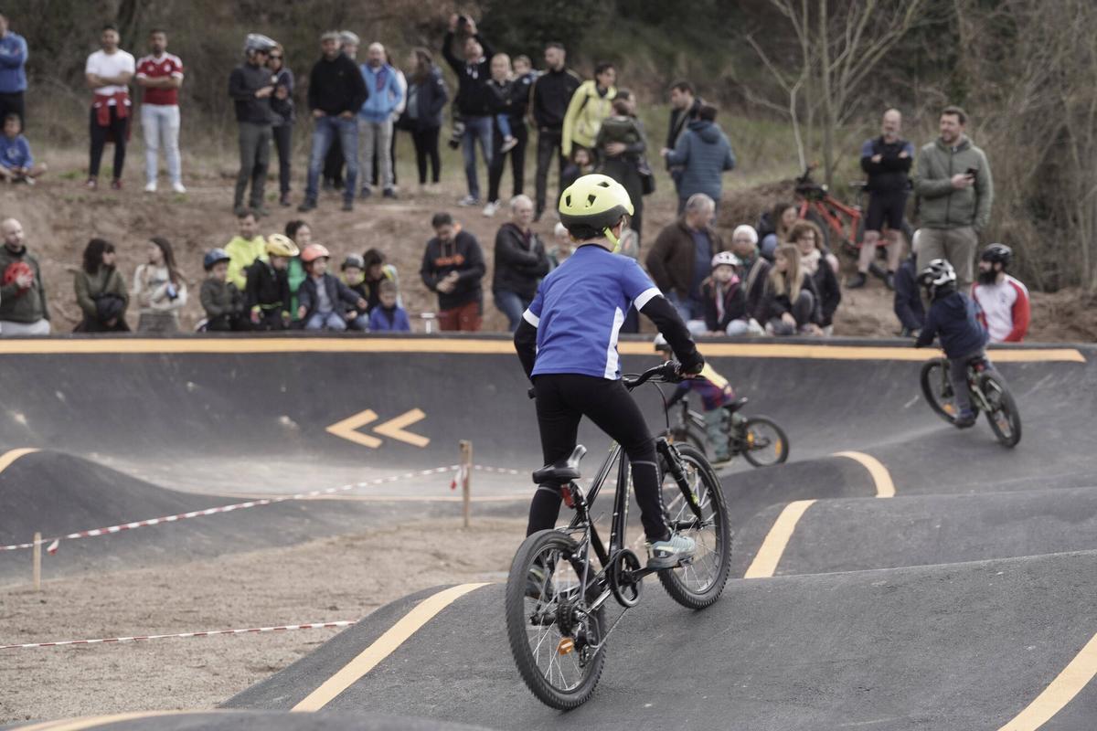 Imatge de l'acte inaugural de la nova pista de pump track de Gironella, en imatges