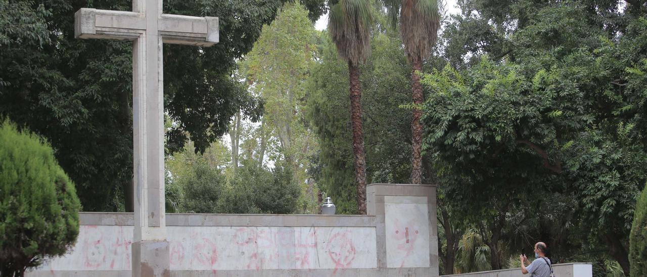 La cruz en el parque Ribalta de Castelló.